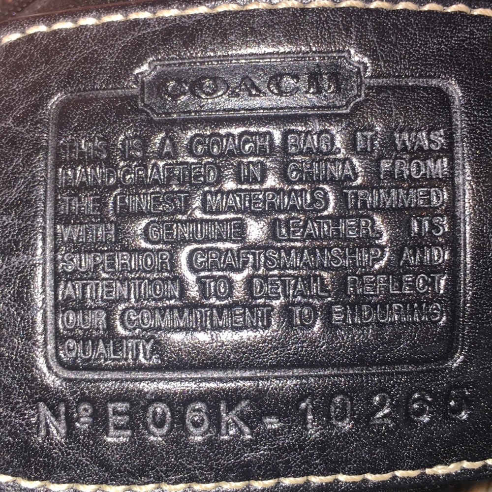 AUTHENTIC COACH PURSE - Picture 7 of 8
